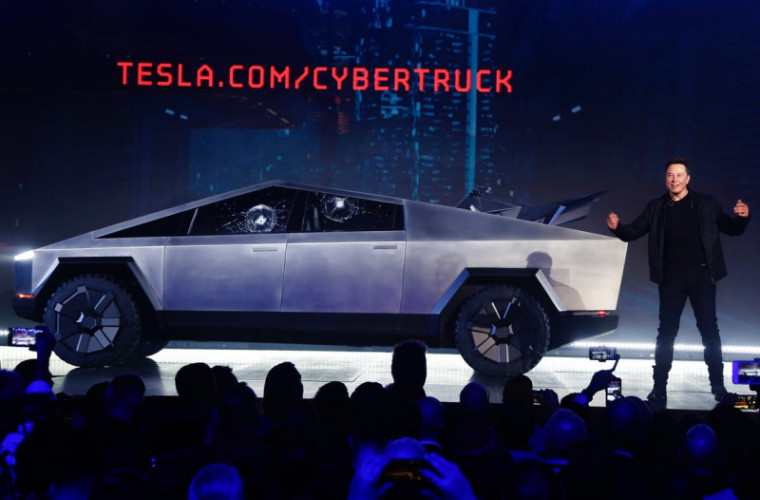 Nereușită în direct la prezentarea celei mai noi mașini Tesla. Reacția lui Musk