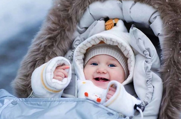 Cum îmbraci corect un nou-născut ca să-l protejezi de frig