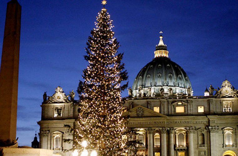 În Vatican au fost aprinse luminile pe bradul de Crăciun
