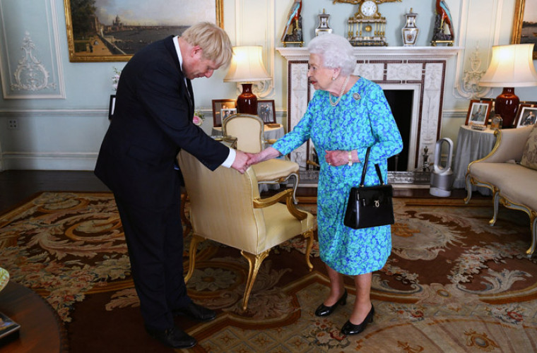 Boris Johnson reînvestit oficial prim-ministru de către regina Elisabeta a II-a