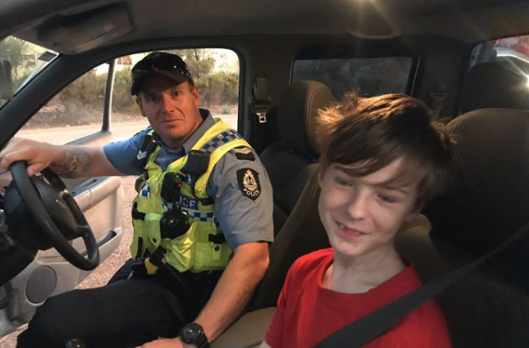 Cum s-a salvat de incendiu un băiat de 12 ani din Australia