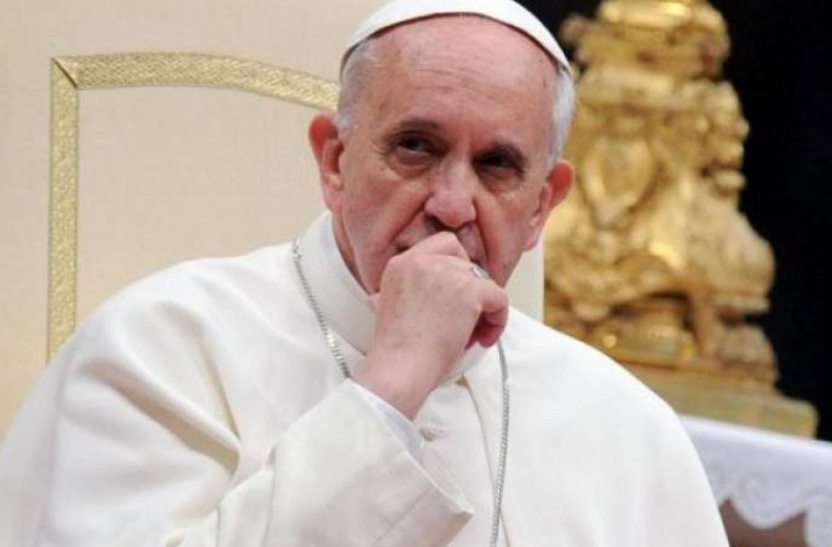 Papa Francisc şi-a cerut scuze pentru că a pălit o femeie