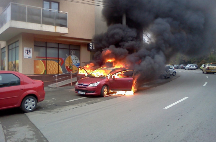 Răufăcătorii au incendiat peste 200 de mașini la Strasbourg