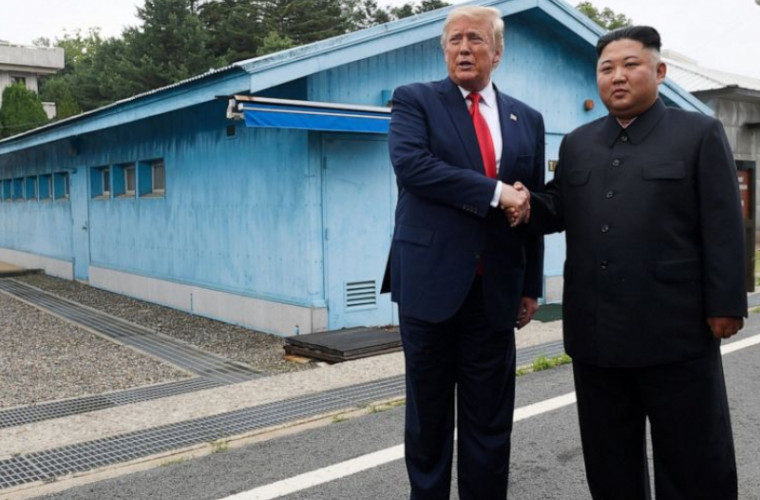 Trump l-a felicitat pe Kim Jong-Un