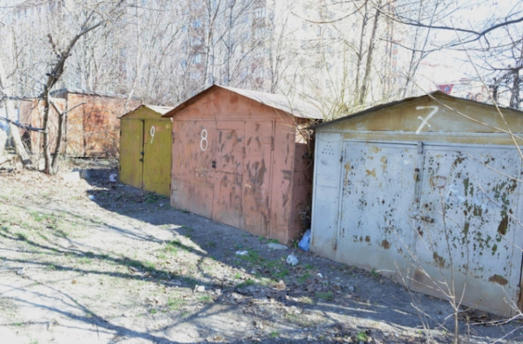 Garajele instalate ilegal în Chișinău, evacuate şi transformate în parcări