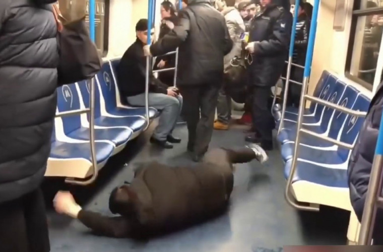 O farsă cu coronavirus a provocat panică într-un metrou din Moscova (VIDEO)
