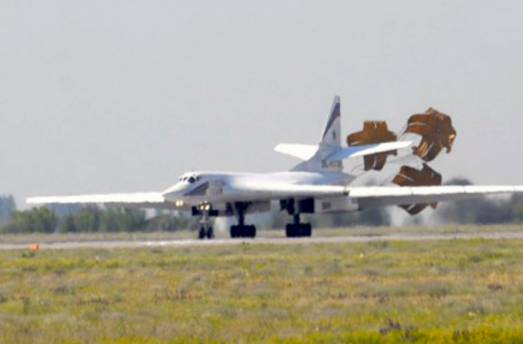 Rusia testează vechiul bombardier strategic Tu-160M