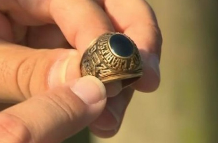 O femeie din SUA și-a găsit inelul pierdut după 47 de ani de căutări