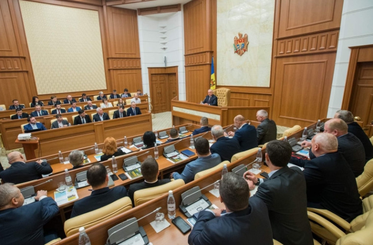 Dodon a convocat o ședință de lucru cu președinții și primarii unor centre raionale