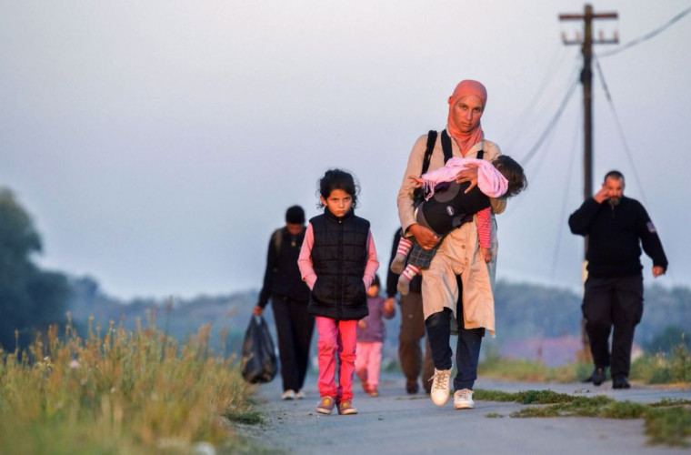 Turcia nu va mai împiedica refugiaţii sirieni să ajungă în Europa