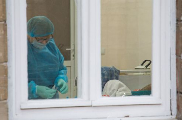 80% dintre persoanele infectate cu COVID-19 de la Spitalul din Soroca sînt medici
