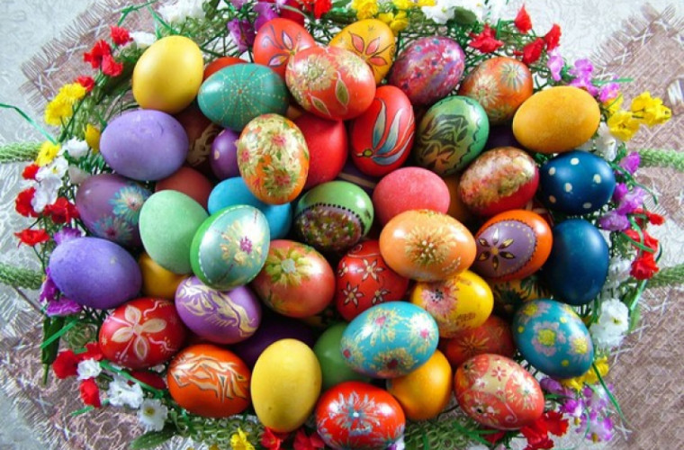 Simbolul culorilor cu care se vopsesc ouăle