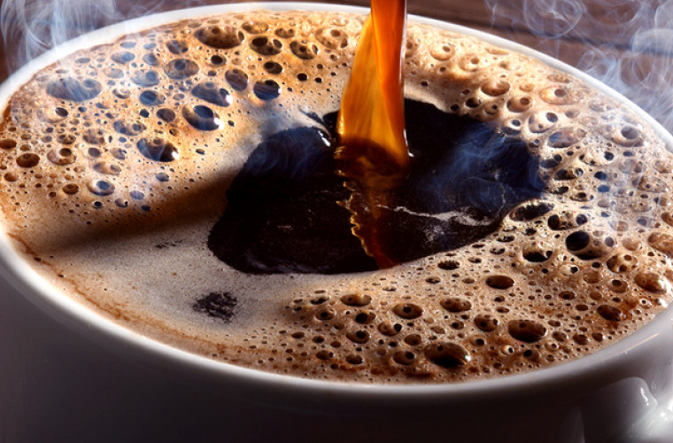 De ce să pui cafea sau ceai negru în mașina de spălat rufe