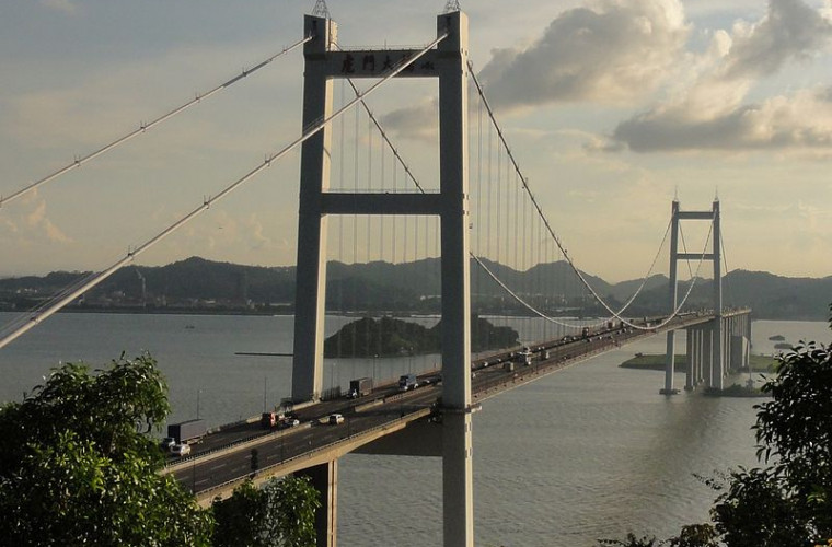 În China, un pod de 16 kilometri se clatină din cauza vîntului (VIDEO)