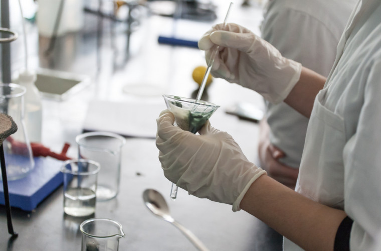 Noua metodă va permite procesarea rapidă și ieftină a bioplasticului în dizolvant biologic