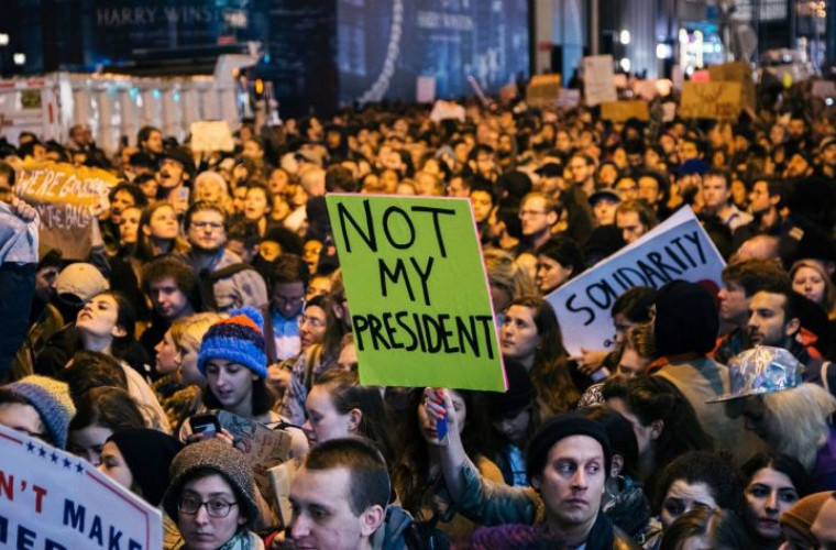 Proteste în SUA: New York-ul prelungeşte interdicţia de circulaţie