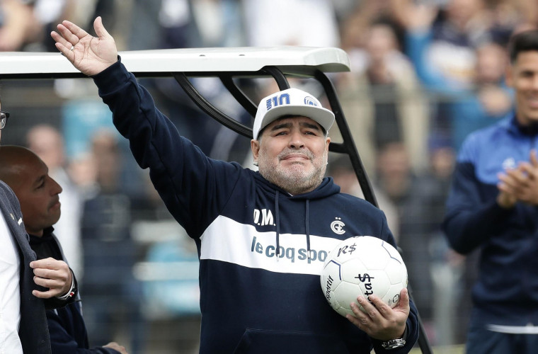 Maradona va continua să antreneze echipa de fotbal Gimnasia