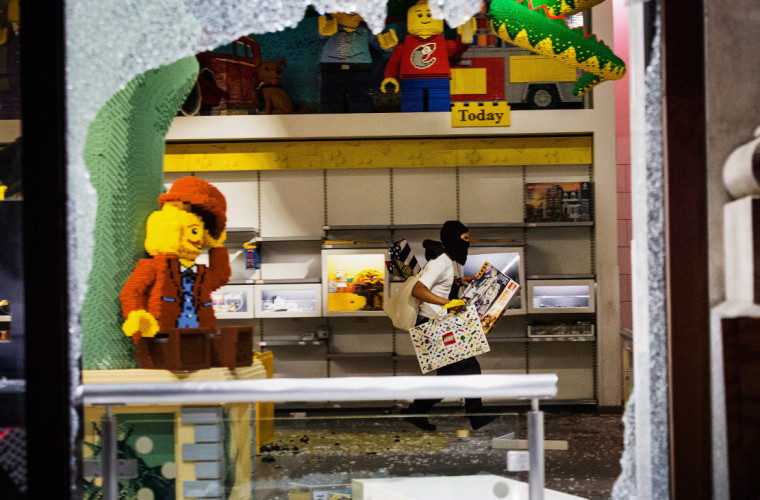 Lego renunță la publicitatea figurinelor care reprezintă Poliţia
