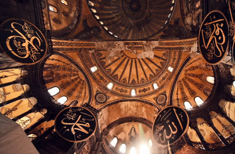 Erdogan a semnat ordinul de transformare a Sfintei Sofia într-o moschee