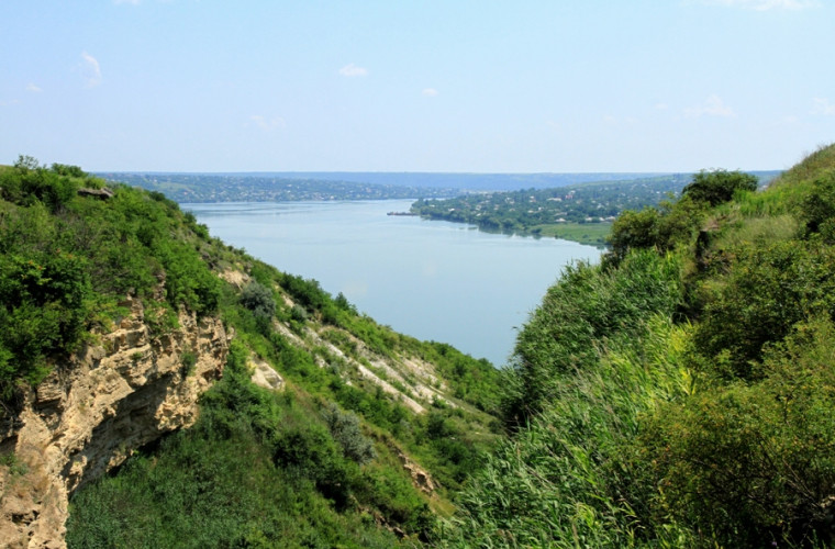 Două defileuri de pe malul lacului de acumulare Dubăsari (FOTO)