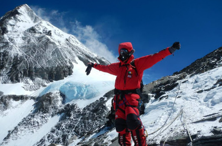 Nepalul permite din nou urcarea pe Everest