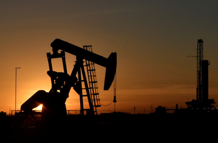 Prețul petrolului a revenit la cel mai mic nivel de la sfîrșitul lunii iunie