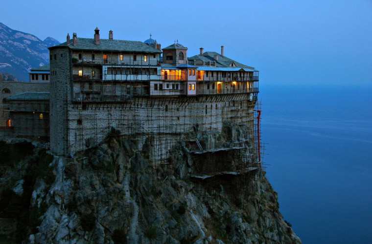 O mănăstire de pe Muntele Athos, plasată în carantină