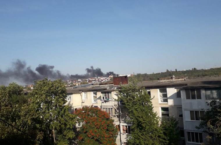 Incendiu la Ciocana: Un autobuz a luat foc (VIDEO)