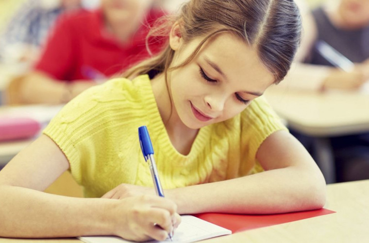 Scrisul de mînă ne face copiii mai deștepți, chiar dacă este o provocare pentru creier