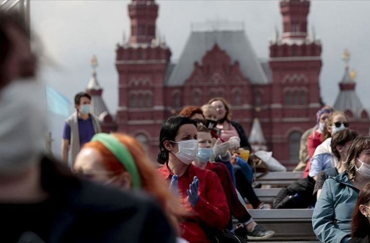 Минздрав советует россиянам не выходить из дома на выходных