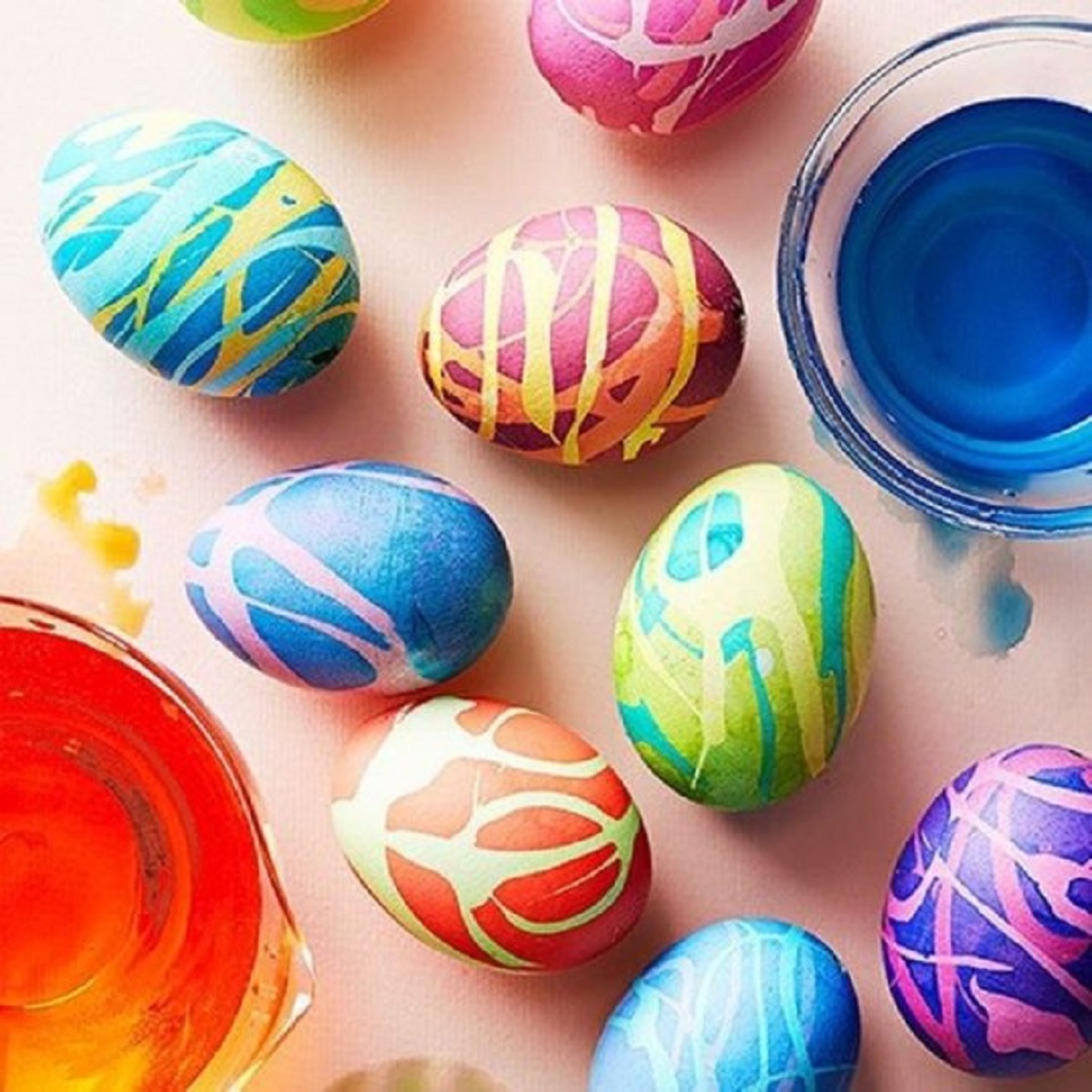 Красивые яйца своими руками. Украшение яиц. Покраска пасхальных яиц. Оригинальное украшение пасхальных яиц. Крашеные яйца на Пасху.